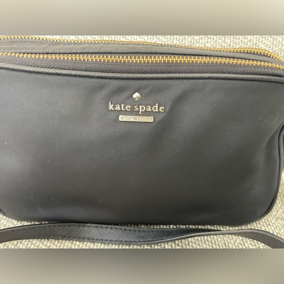 Stylish Black Bag with Gold Zipper - Picture 10 of 16